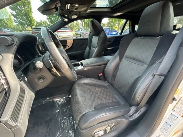 2023 Lexus LS 5th Gen - Image 12 of 19