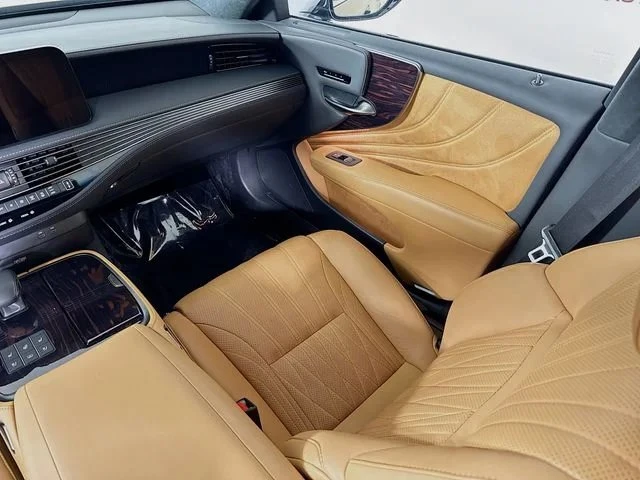 2023 Lexus LS 5th Gen - Image 18 of 20