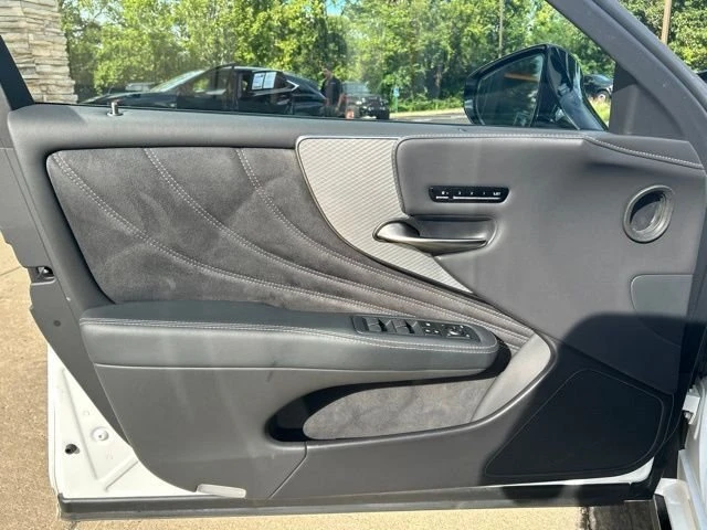 2023 Lexus LS 5th Gen - Image 10 of 19