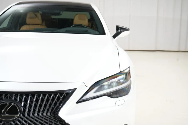 2023 Lexus LS 5th Gen - Image 10 of 21