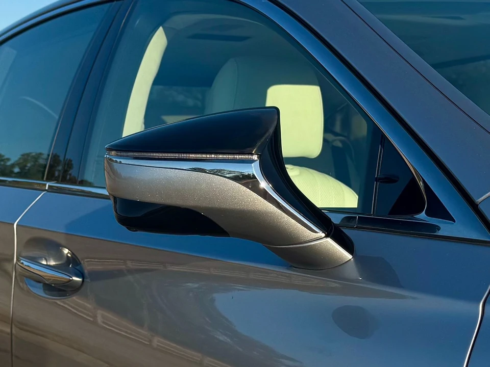 2023 Lexus LS 5th Gen - Image 16 of 21