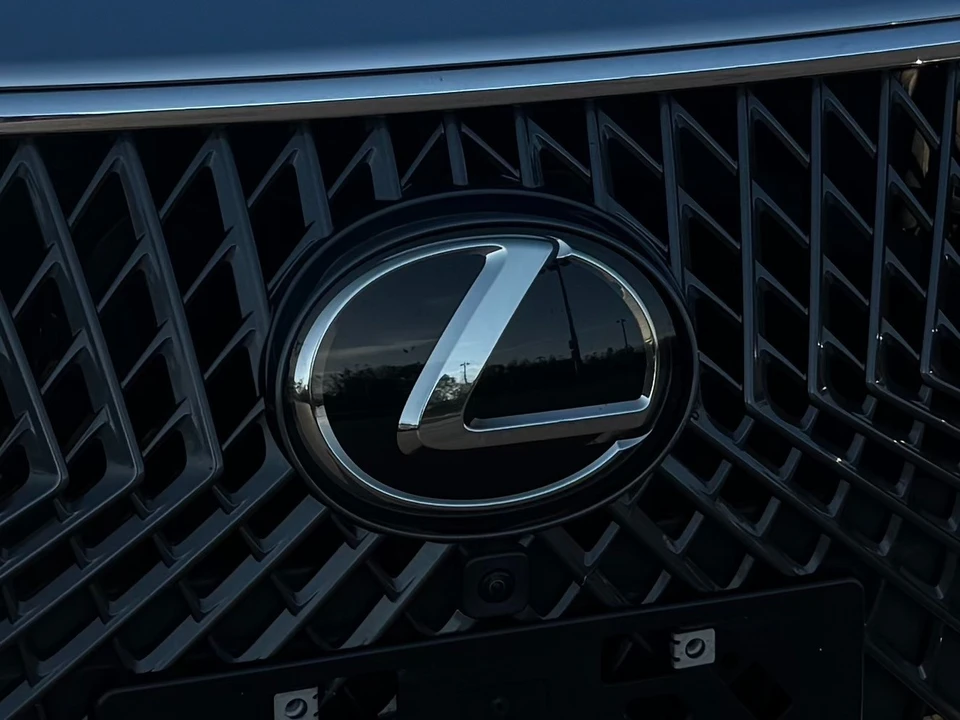2023 Lexus LS 5th Gen - Image 21 of 21