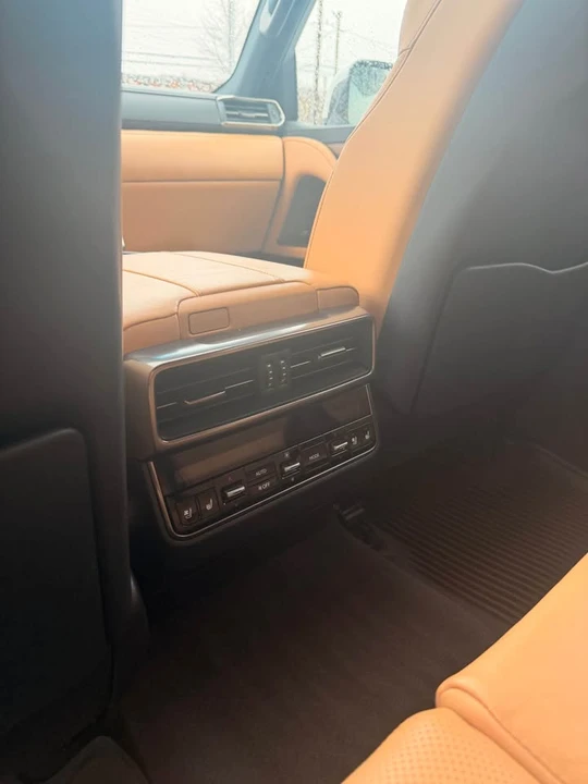 2023 Lexus LX 4th Gen - Image 8 of 9