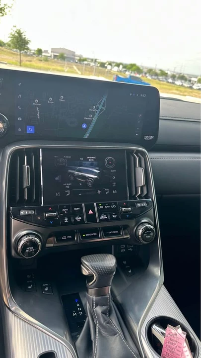 2023 Lexus LX 4th Gen - Image 14 of 17