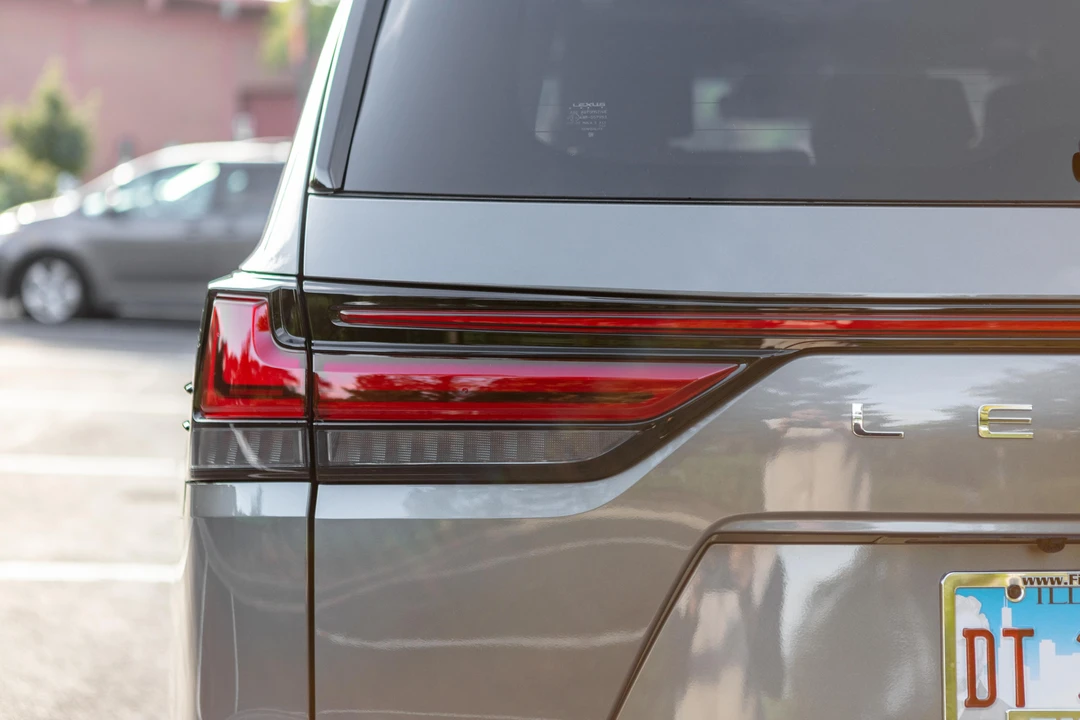 2023 Lexus LX 4th Gen - Image 28 of 31