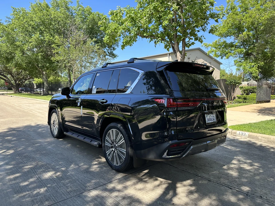 2023 Lexus LX 4th Gen - Image 8 of 31