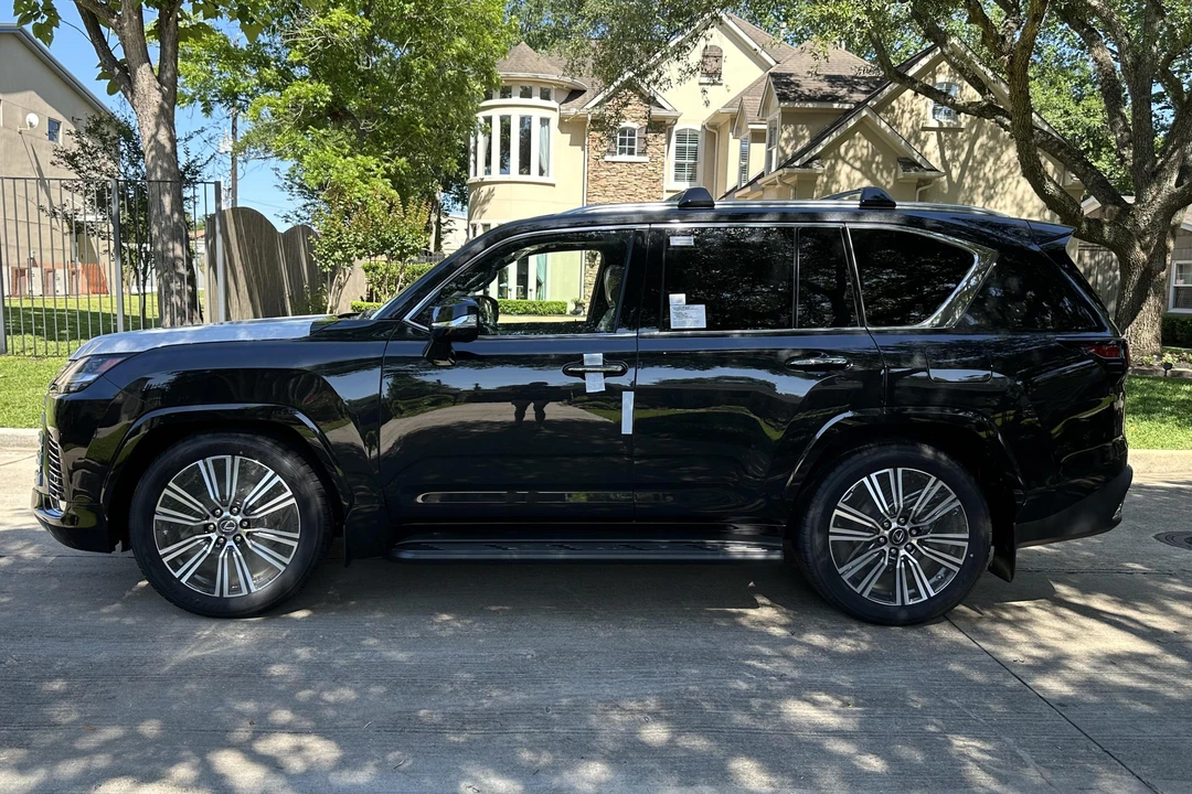 2023 Lexus LX 4th Gen - Image 3 of 31
