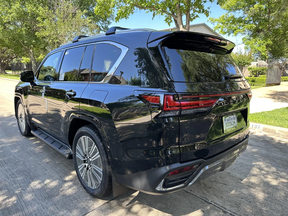 2023 Lexus LX 4th Gen - Image 10 of 31