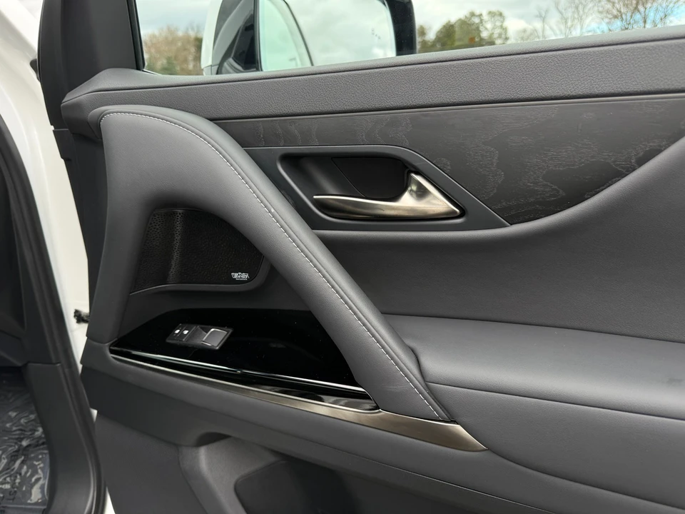 2023 Lexus LX 4th Gen - Image 17 of 21