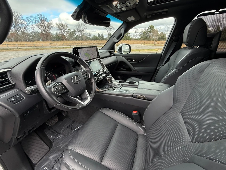 2023 Lexus LX 4th Gen - Image 16 of 21