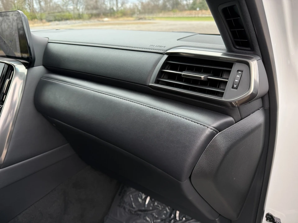 2023 Lexus LX 4th Gen - Image 18 of 21