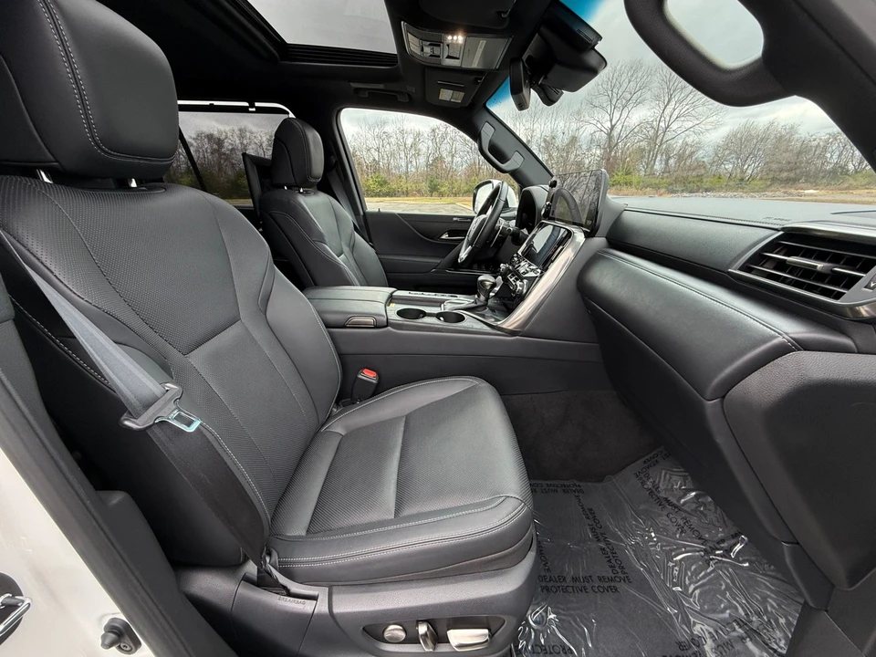 2023 Lexus LX 4th Gen - Image 19 of 21