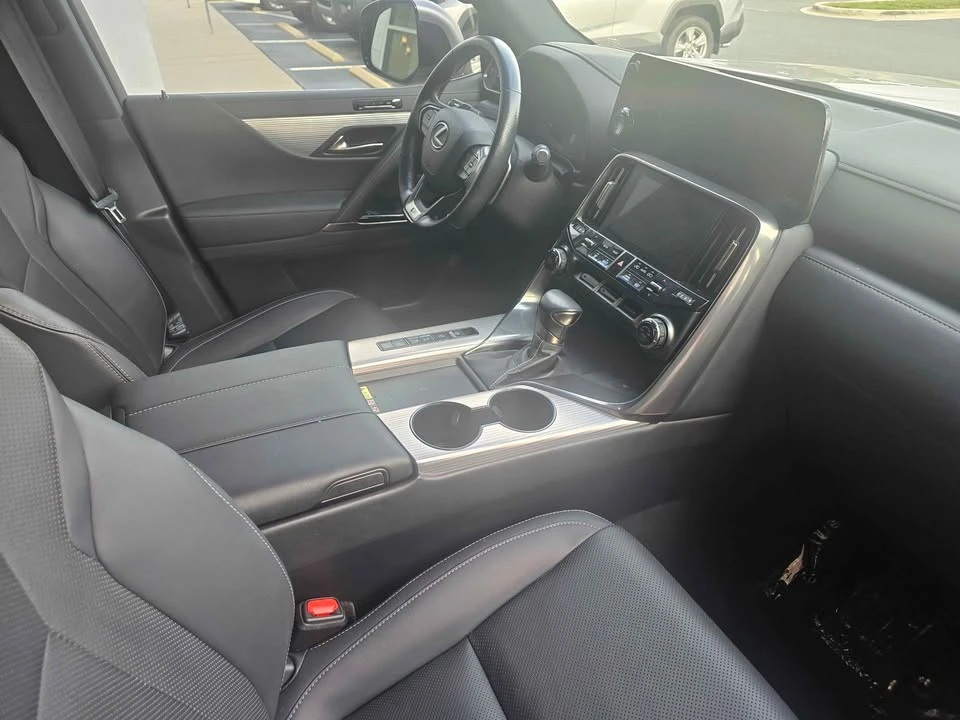 2023 Lexus LX 4th Gen - Image 6 of 7