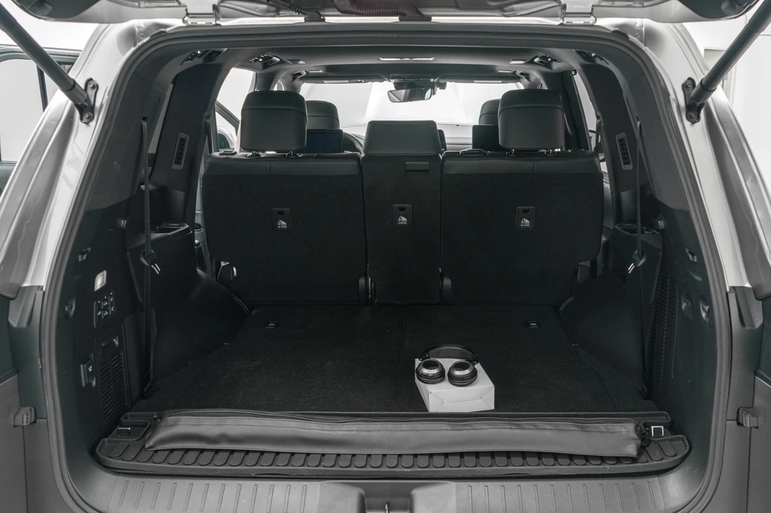 2023 Lexus LX 4th Gen - Image 19 of 21