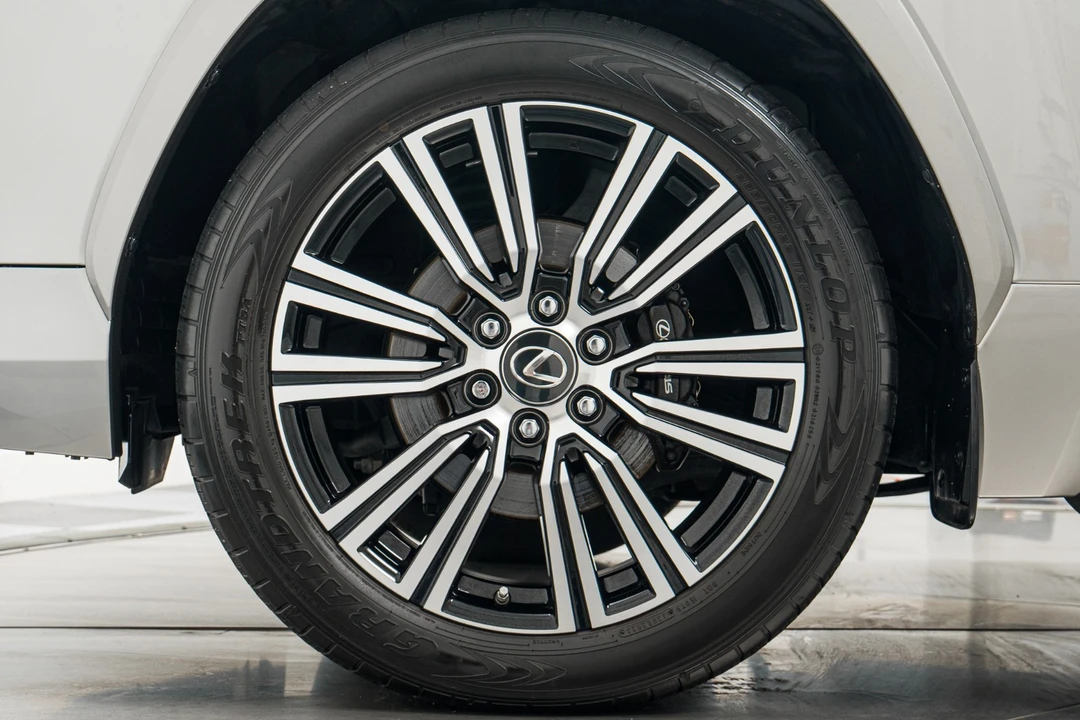 2023 Lexus LX 4th Gen - Image 10 of 21