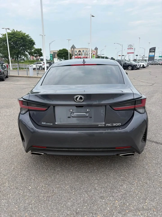 2023 Lexus RC - Image 5 of 10