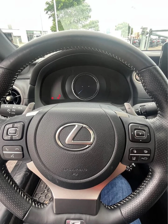 2023 Lexus RC - Image 10 of 12