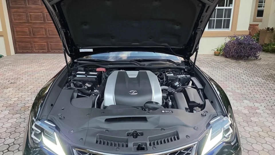 2023 Lexus RC - Image 12 of 19