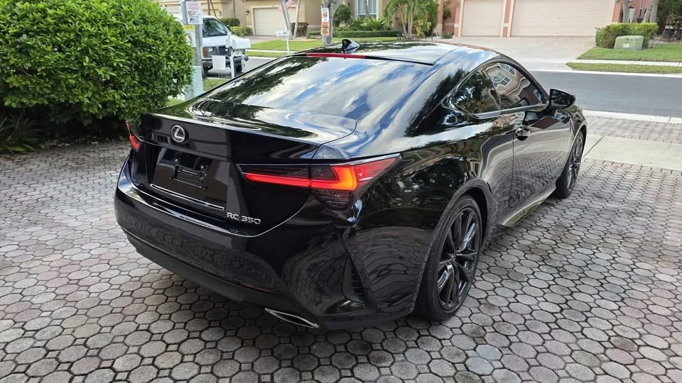 2023 Lexus RC - Image 4 of 19