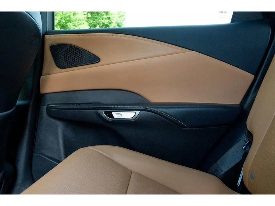 2023 Lexus RC - Image 16 of 31