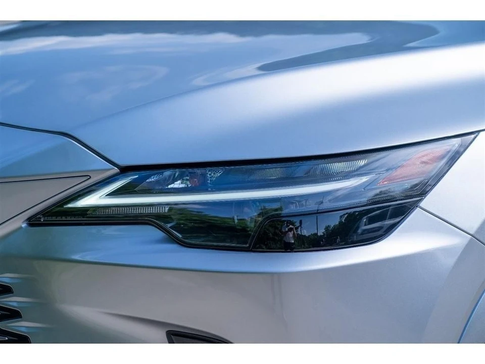 2023 Lexus RC - Image 10 of 31