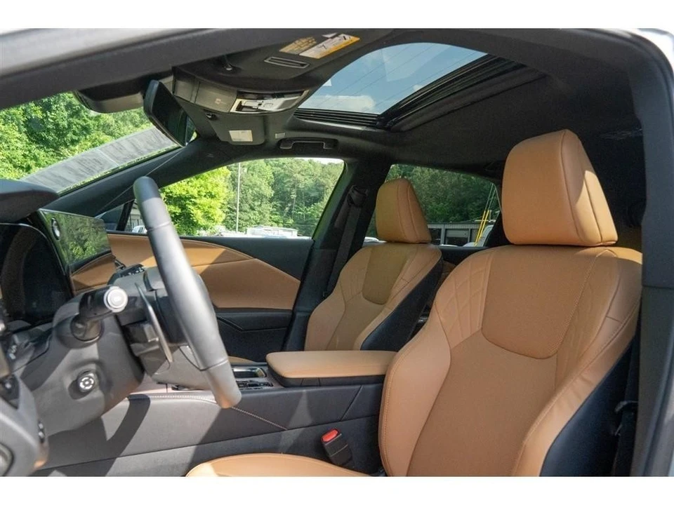 2023 Lexus RC - Image 20 of 31
