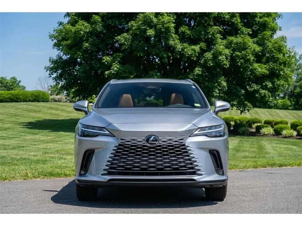 2023 Lexus RC - Image 2 of 31