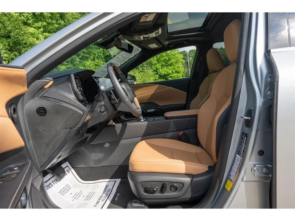 2023 Lexus RC - Image 19 of 31