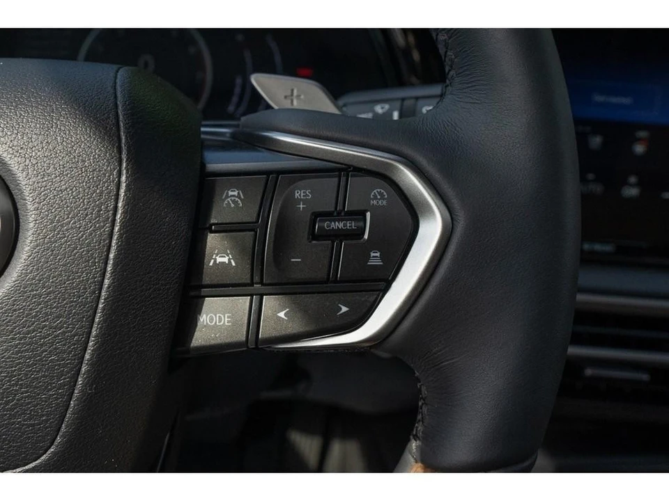 2023 Lexus RC - Image 26 of 31