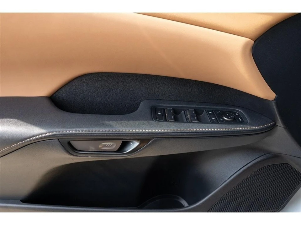 2023 Lexus RC - Image 23 of 31