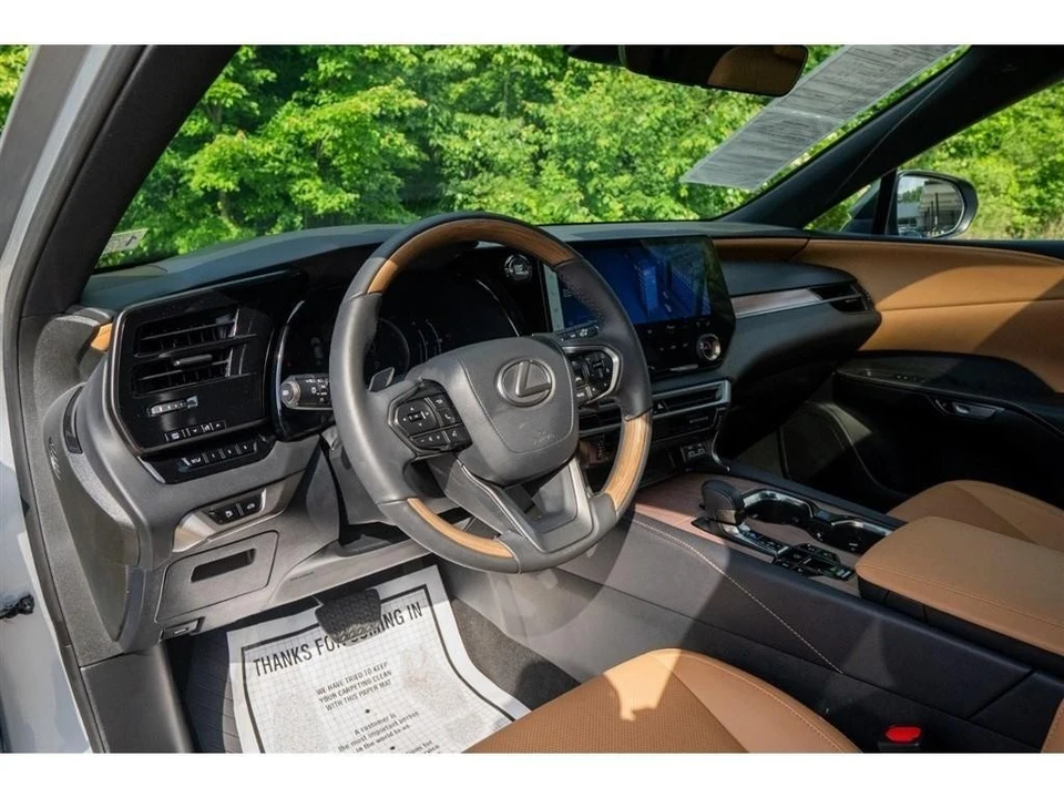 2023 Lexus RC - Image 21 of 31