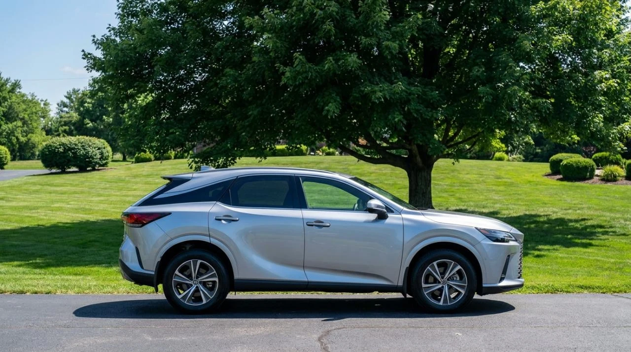 2023 Lexus RC - Image 4 of 31