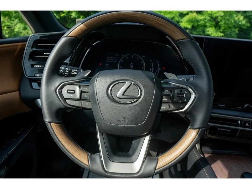 2023 Lexus RC - Image 24 of 31