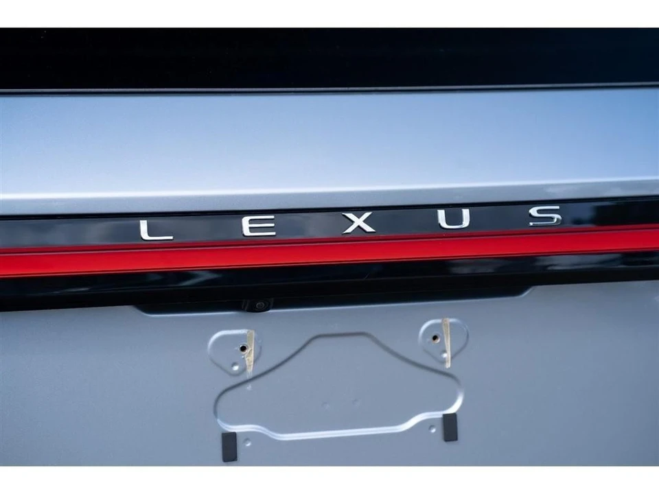 2023 Lexus RC - Image 7 of 31