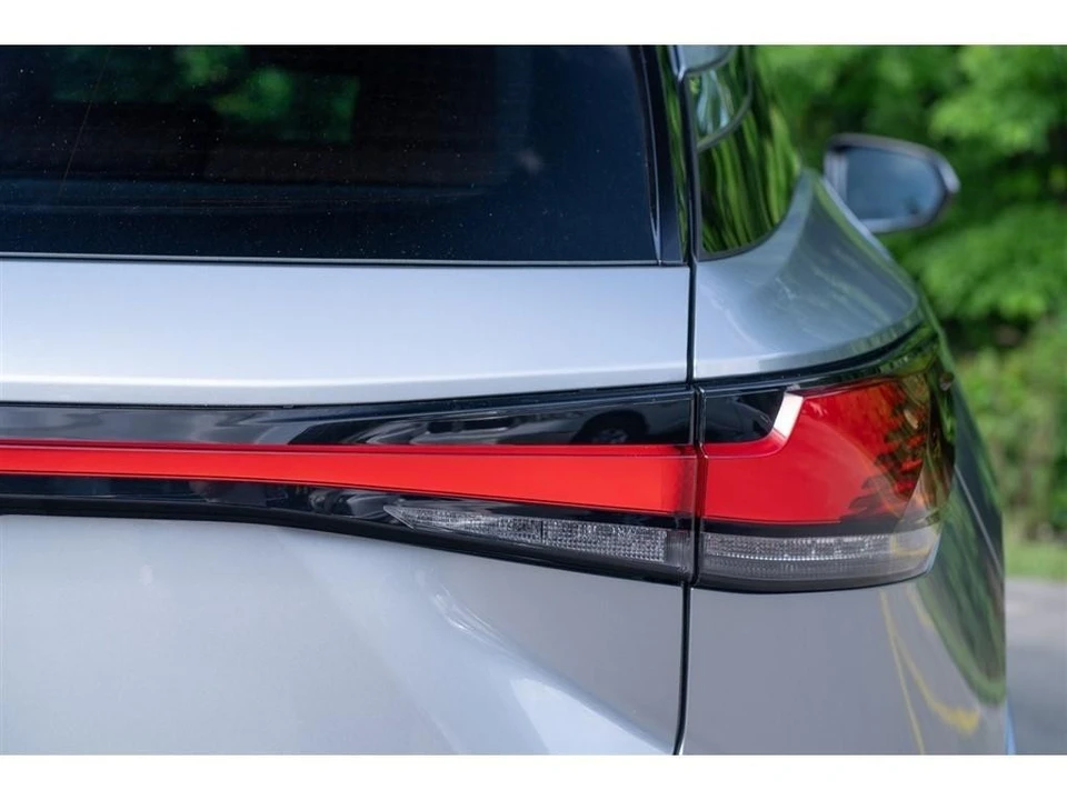 2023 Lexus RC - Image 8 of 31