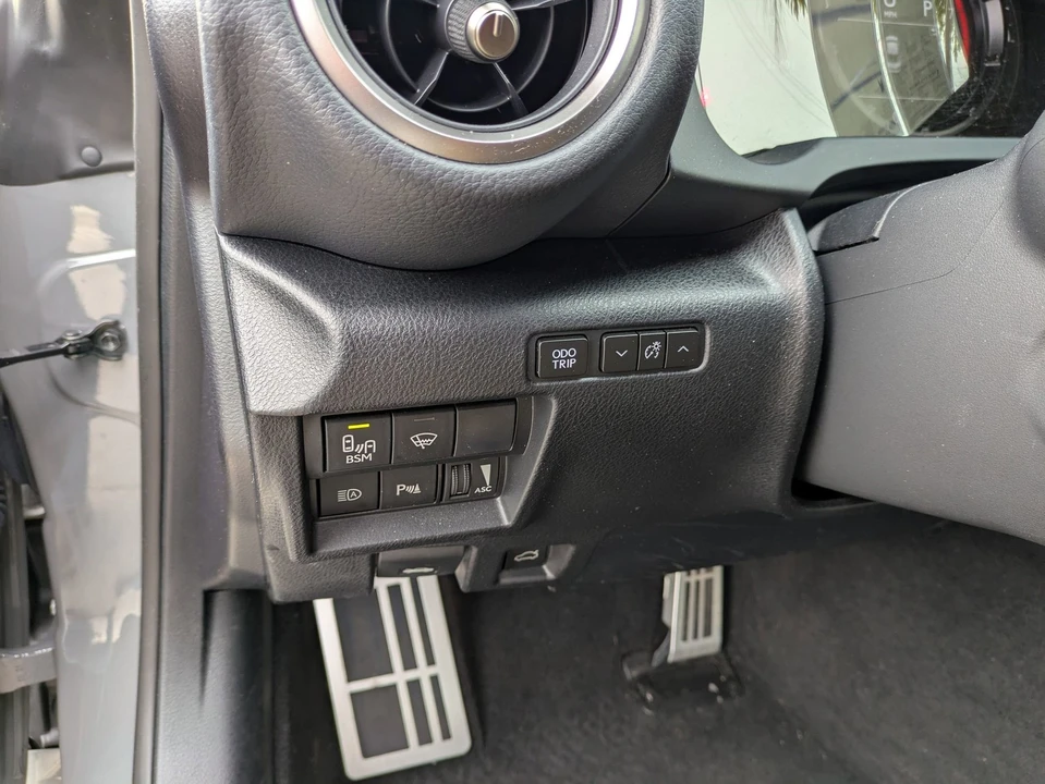 2023 Lexus RC - Image 17 of 21