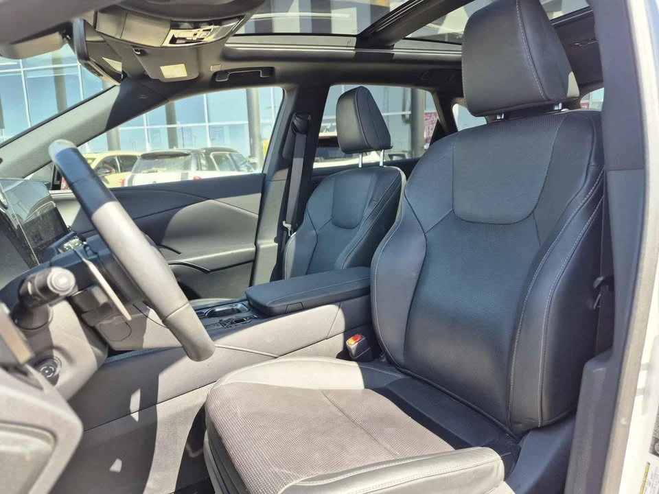 2023 Lexus RX 5th Gen - Image 4 of 8