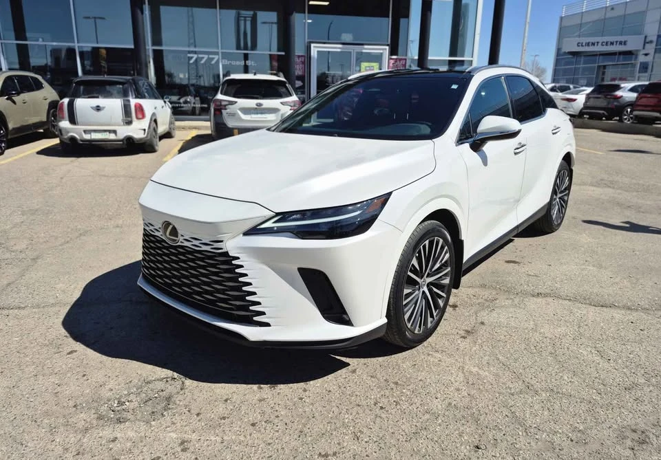 2023 Lexus RX 5th Gen - Image 2 of 8