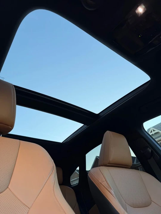 2023 Lexus RX 5th Gen - Image 5 of 19