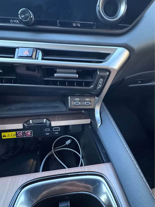2023 Lexus RX 5th Gen - Image 17 of 19