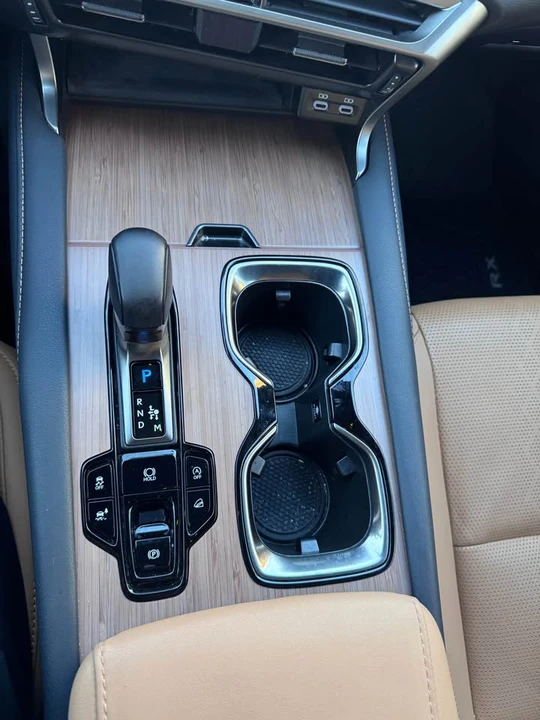 2023 Lexus RX 5th Gen - Image 13 of 19