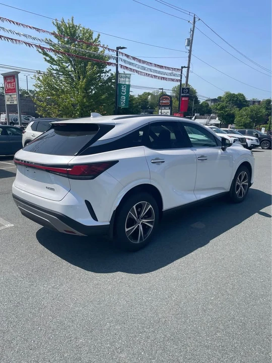 2023 Lexus RX 5th Gen - Image 5 of 8
