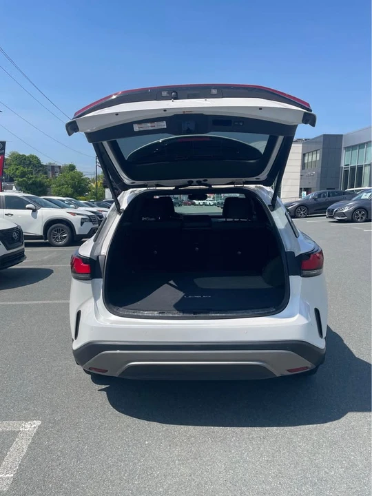 2023 Lexus RX 5th Gen - Image 4 of 8