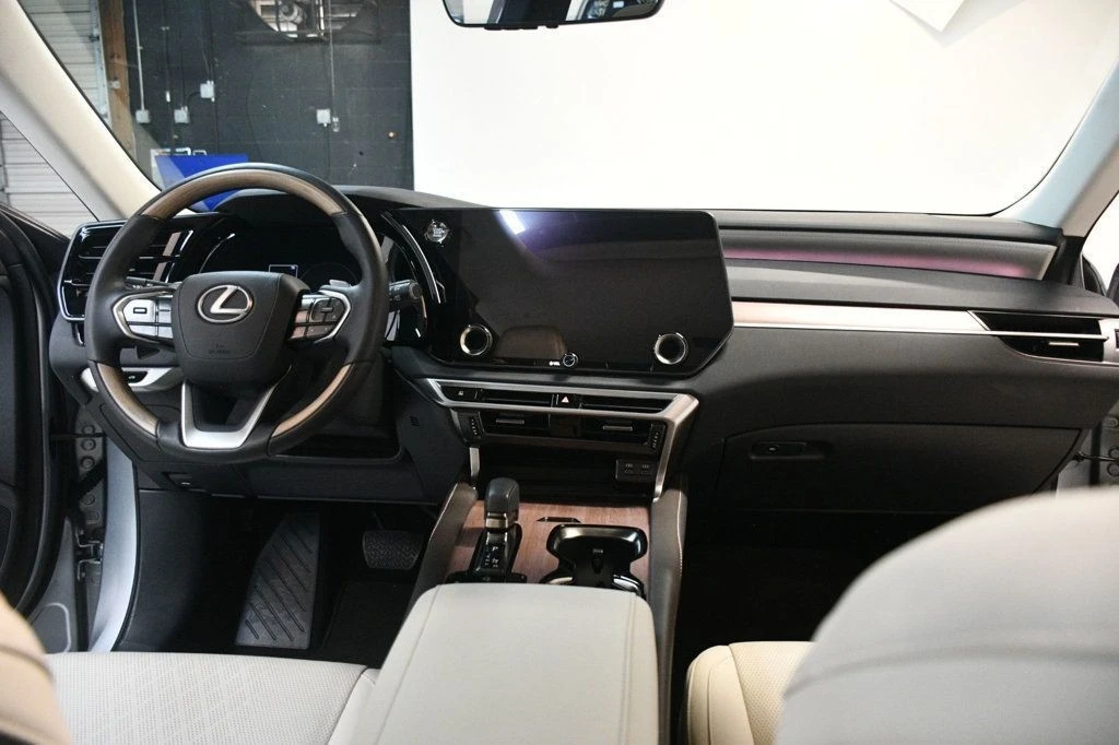2023 Lexus RX 5th Gen - Image 5 of 12