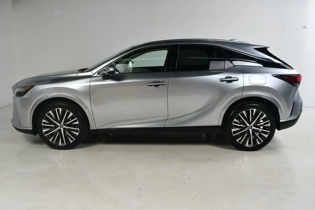 2023 Lexus RX 5th Gen - Image 4 of 12