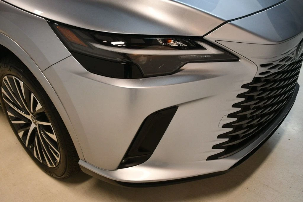 2023 Lexus RX 5th Gen - Image 10 of 12