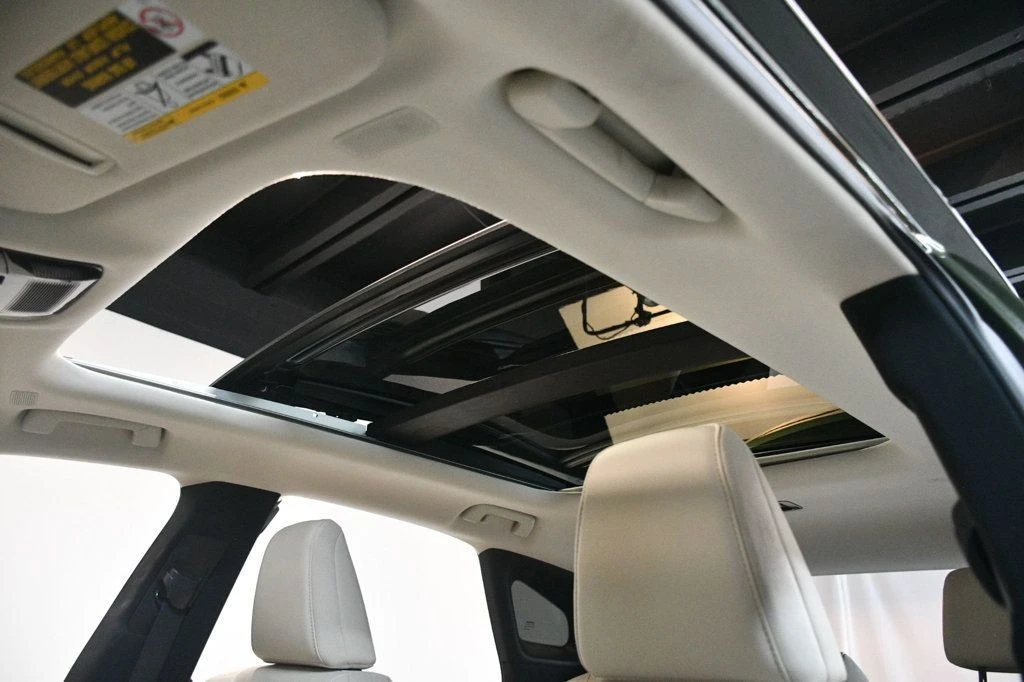 2023 Lexus RX 5th Gen - Image 6 of 12