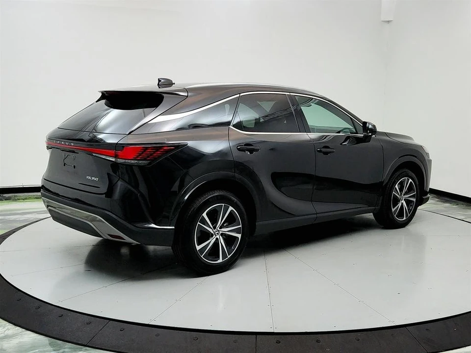 2023 Lexus RX 5th Gen - Image 5 of 21