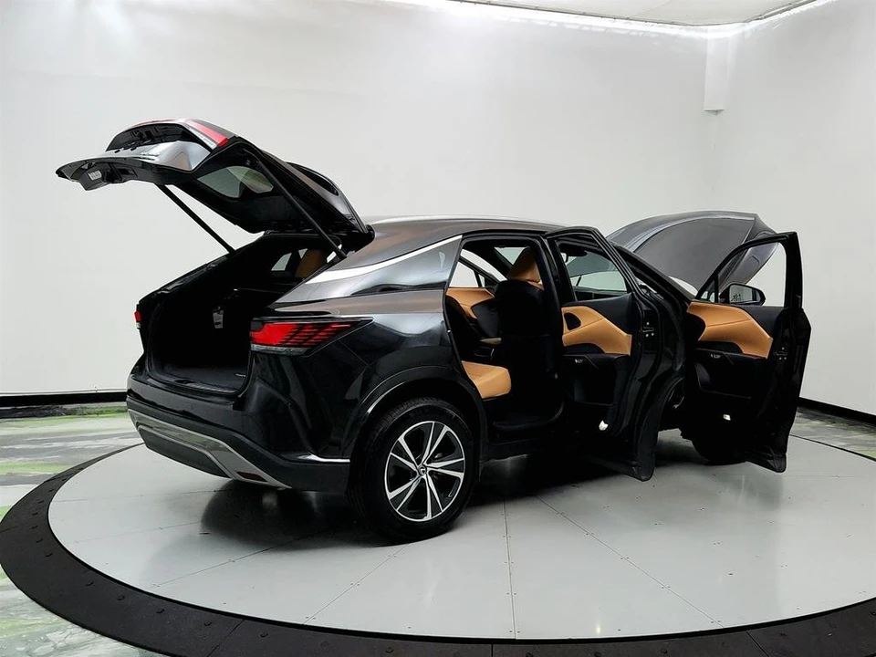 2023 Lexus RX 5th Gen - Image 11 of 21