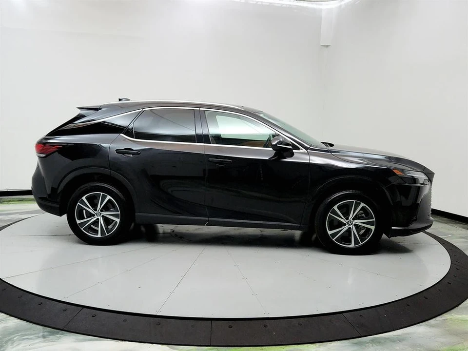 2023 Lexus RX 5th Gen - Image 4 of 21